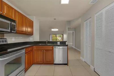 10105 W Sunrise Blvd #306, Plantation, FL 33322 - Photo 10