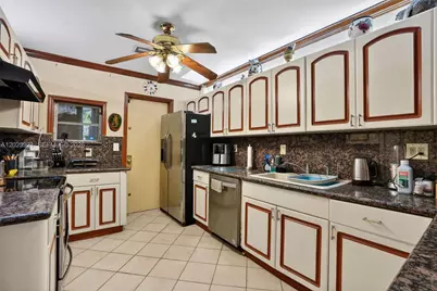 8461 SW 68th St Rd, Miami, FL 33143 - Photo 54