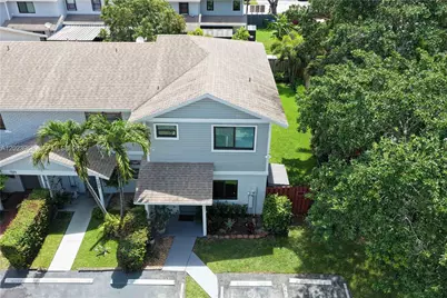 201 NW 106th Ter, Pembroke Pines, FL 33026 - Photo 2