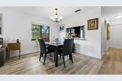 201 NW 106th Ter, Pembroke Pines, FL 33026 - Photo 4