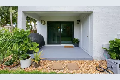 201 NW 106th Ter, Pembroke Pines, FL 33026 - Photo 20