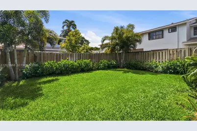 201 NW 106th Ter, Pembroke Pines, FL 33026 - Photo 20