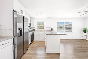 17 Lyndhurst, Deerfield Beach, FL 33442 - Photo 2
