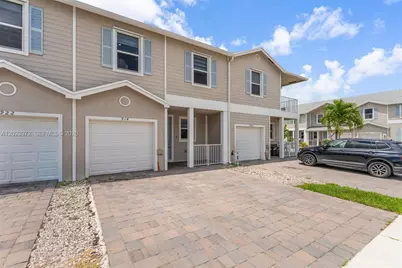 914 SE 18th St, Homestead, FL 33034 - Photo 2