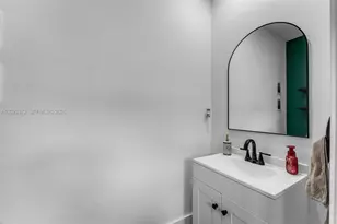914 SE 18th St, Homestead, FL 33034 - Photo 10