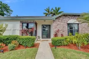 1020 SW 124th Way, Davie, FL 33325 - Photo 2