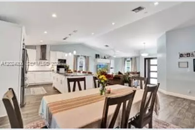 1020 SW 124th Way, Davie, FL 33325 - Photo 10