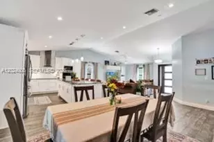 1020 SW 124th Way, Davie, FL 33325 - Photo 10