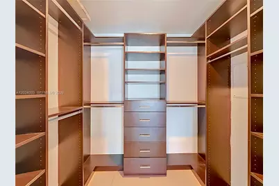 300 S Biscayne Blvd #L-1016, Miami, FL 33131 - Photo 16