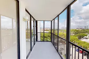 20100 W Country Club Dr, Aventura, FL 33180 - Photo 38