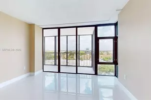 20100 W Country Club Dr, Aventura, FL 33180 - Photo 2