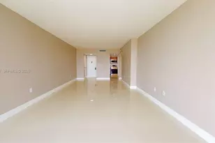 20100 W Country Club Dr, Aventura, FL 33180 - Photo 16