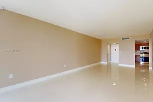 20100 W Country Club Dr, Aventura, FL 33180 - Photo 14