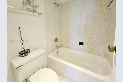 100 Bayview Dr #722, Sunny Isles Beach, FL 33160 - Photo 10