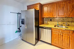100 Bayview Dr, Sunny Isles Beach, FL 33160 - Photo 6