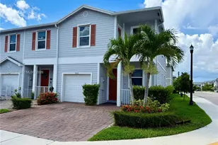 906 SE 17th St, Homestead, FL 33034 - Photo 1