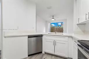 2560 SE 15th Ct, Homestead, FL 33035 - Photo 8