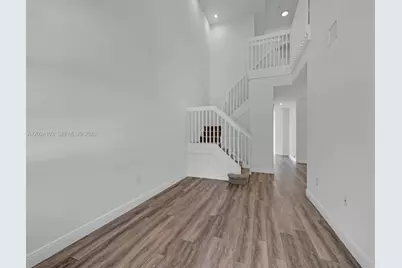 2560 SE 15th Ct, Homestead, FL 33035 - Photo 2