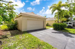 4366 Mahogany Ridge Dr, Weston, FL 33331 - Photo 2