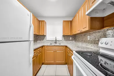2011 Bay Dr #4, Miami Beach, FL 33141 - Photo 18