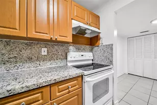 2011 Bay Dr, Miami Beach, FL 33141 - Photo 16