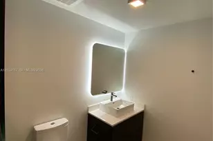 227 NE 2nd St, Miami, FL 33132 - Photo 22
