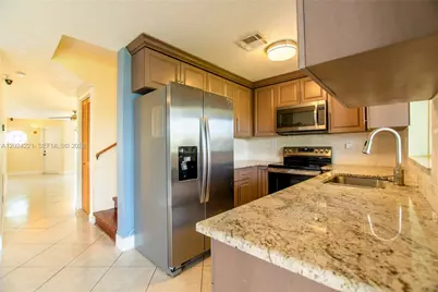 9803 NW 37th St, Sunrise, FL 33351 - Photo 8