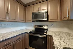 9803 NW 37th St, Sunrise, FL 33351 - Photo 8
