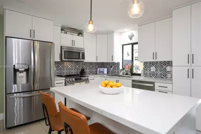 9330 NW 43rd St, Sunrise, FL 33351 - Photo 18
