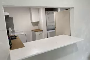 10000 NW 80th Ct, Hialeah Gardens, FL 33016 - Photo 2