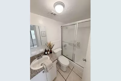 2725 W Okeechobee Rd #16, Hialeah, FL 33010 - Photo 4