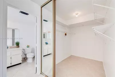 2205 S Cypress Bend Dr #508, Pompano Beach, FL 33069 - Photo 6