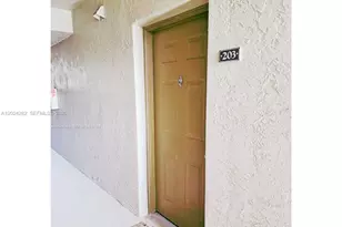 220 SW 116th Ave, Pembroke Pines, FL 33025 - Photo 2