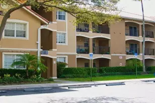 220 SW 116th Ave, Pembroke Pines, FL 33025 - Photo 2