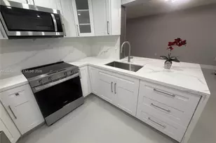 10233 NW 9th St Cir, Miami, FL 33172 - Photo 4