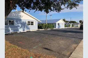 588 Holly Dr, Palm Beach Gardens, FL 33410 - Photo 10