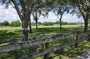 9401 SW 181st St, Palmetto Bay, FL 33157 - Photo 44