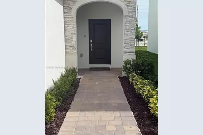 2584 SE 25th Ct, Homestead, FL 33035 - Photo 6