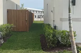 2584 SE 25th Ct, Homestead, FL 33035 - Photo 4
