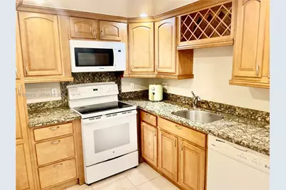 400 Kings Point Dr #829, Sunny Isles Beach, FL 33160 - Photo 4