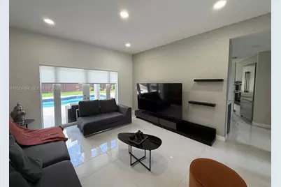 10462 NW 130th St #1, Hialeah Gardens, FL 33018 - Photo 2