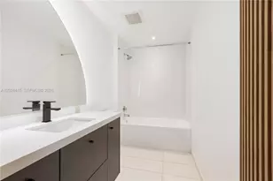 151 SE 1st St, Miami, FL 33131 - Photo 12