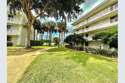 2621 Village Blvd #102, West Palm Beach, FL 33409 - Photo 2