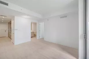 77 SE 5th St, Miami, FL 33131 - Photo 14