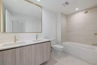77 SE 5th St #2305, Miami, FL 33131 - Photo 18
