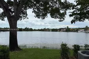 2856 Cambridge Ln, Cooper City, FL 33026 - Photo 2