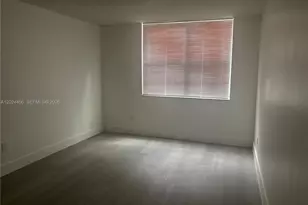 484 NW 165th St Rd, Miami, FL 33169 - Photo 20