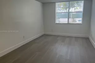 484 NW 165th St Rd, Miami, FL 33169 - Photo 18