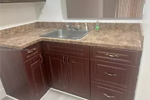 484 NW 165th St Rd, Miami, FL 33169 - Photo 8