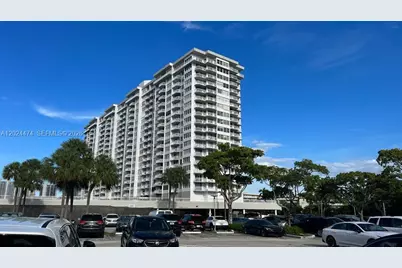 18061 Biscayne Blvd #1404, Aventura, FL 33160 - Photo 1